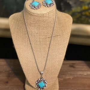 🎉 3 for $15🎉     Turquoise pendant and earrings
